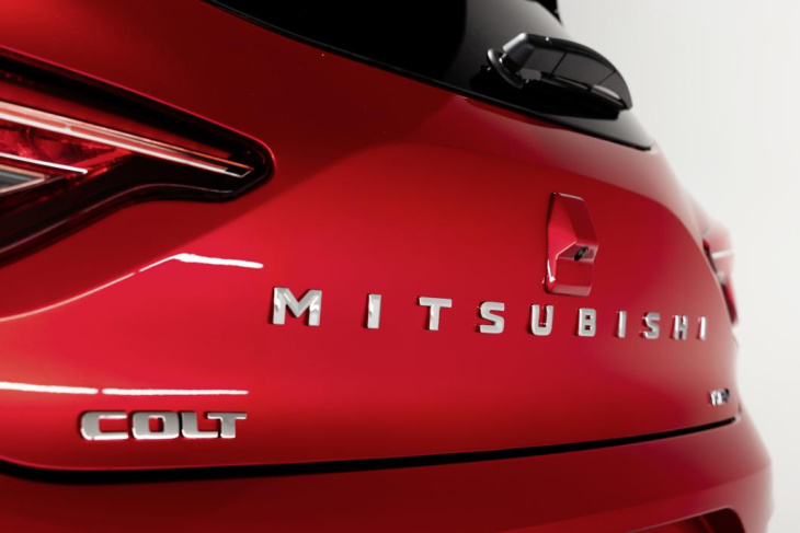 alliance renault-nissan-mitsubishi,  nouveauté automobile,  plateforme modulaire auto / voiture,  mitsubishi,  mitsubishi colt,  berlines, android, mitsubishi colt (2023). a bord de la renault clio rebadgée  