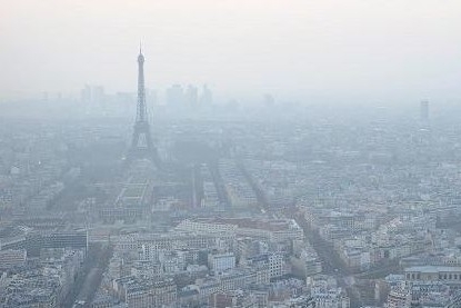 Concernant la métropole de Paris, le point choisi pour évaluer l’efficacité d’Euro 7 est la station de mesure située au bord de l’autoroute A1, à hauteur du Stade de France, car elle présente les plus hauts niveaux de pollution.