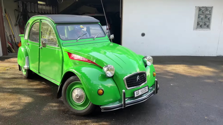 VIDEO - Une Citroën 2CV transformée en camping-car pour pas cher