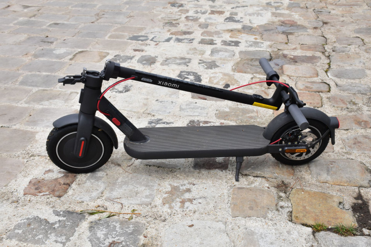 test de la xiaomi electric scooter 4 : une trottinette électrique équilibrée pour le quotidien