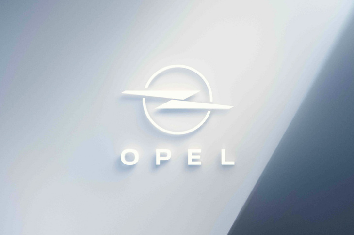 Opel change (encore) de logo