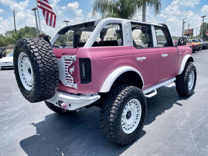 Si Barbie roulait en Ford Bronco, il ressemblerait à ça !