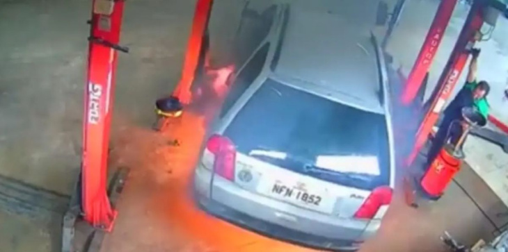 VIDEO – Attention à qui vous confiez votre voiture, elle risque de partir en fumée