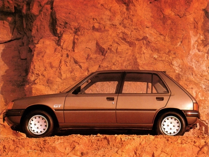 Ecoulée à 5,3 millions d’exemplaires, la 205 a sauvé Peugeot de la faillite.