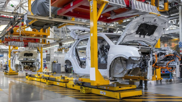 Les coulisses de la production de la Renault 5 électrique en photos
