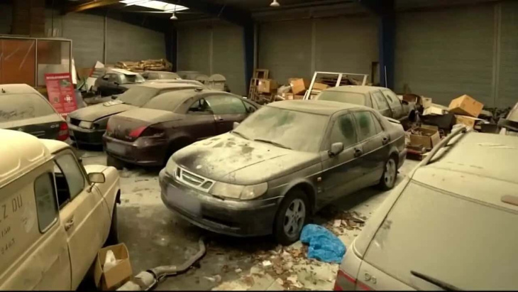 Découvrez une concession Saab abandonnée avec plus de 20 voitures oubliées