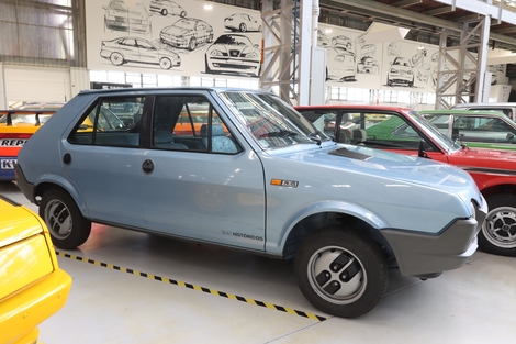 Par rapport à la Seat Ritmo produite sous licence entre 1979 et 1982, en tout point fidèle à au modèle Fiat, les modifications apportées par la Ronda sont nombreuses.