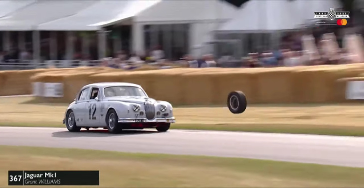 VIDEO - La roue de la Jaguar MKI se détache et heurte le public à Goodwood