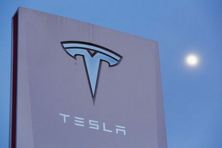 Le très attendu Cybertruck de Tesla émerge de l'usine d'Austin