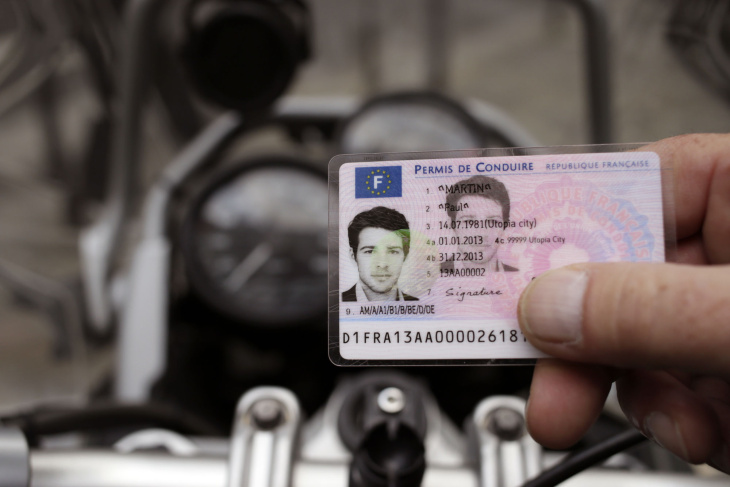 Le permis de conduire arrive bientôt sur smartphone : voici comment ça marche