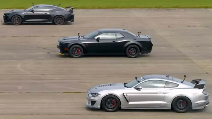 Une Camaro affronte une Mustang et une Challenger SRT pour le duel des américaines