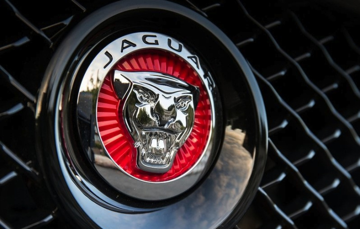 jaguar travaillerait sur une version électrique de sa berline de luxe xj