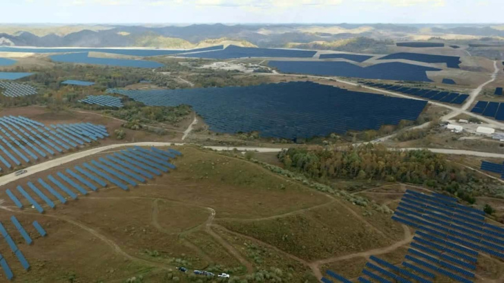 rivian veut transformer une ancienne mine de charbon en parc solaire de 800 mw
