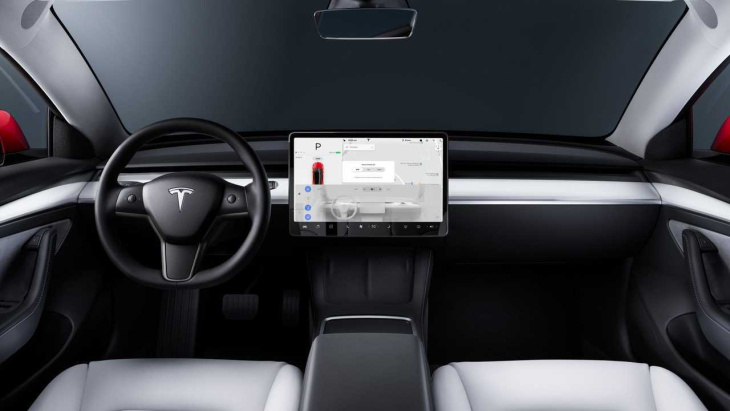 Des hackers piratent la Tesla Model 3 et débloquent les sièges arrière chauffants