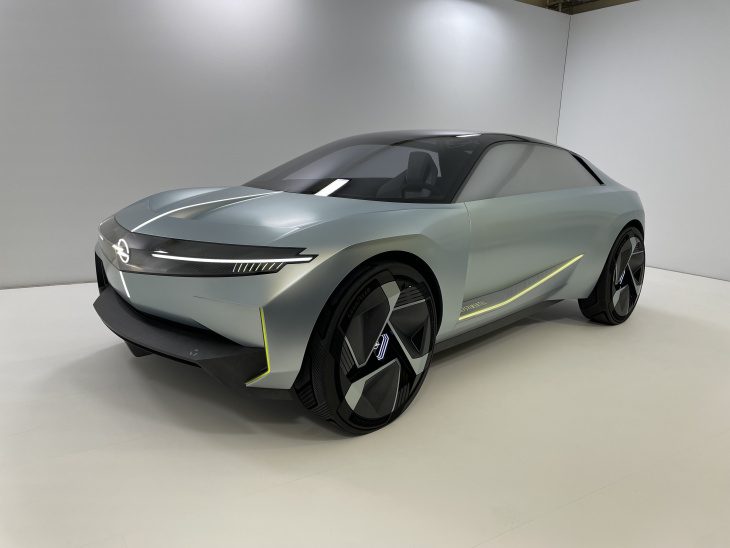 Présentation vidéo - Opel Experimental Concept : le Blitz livre sa vision de l'avenir