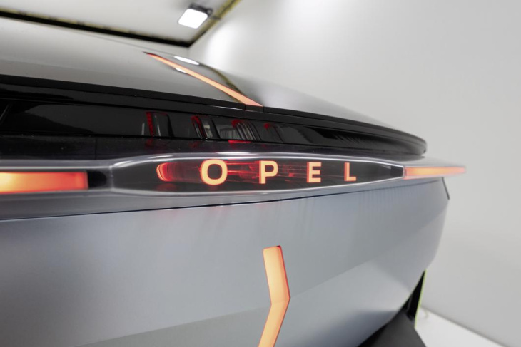 concept car opel,  groupe stellantis,  photos exclusives,  plateforme modulaire auto / voiture,  vidéo de voiture,  opel, opel experimental (2023). notre vidéo du concept de la manta électrique