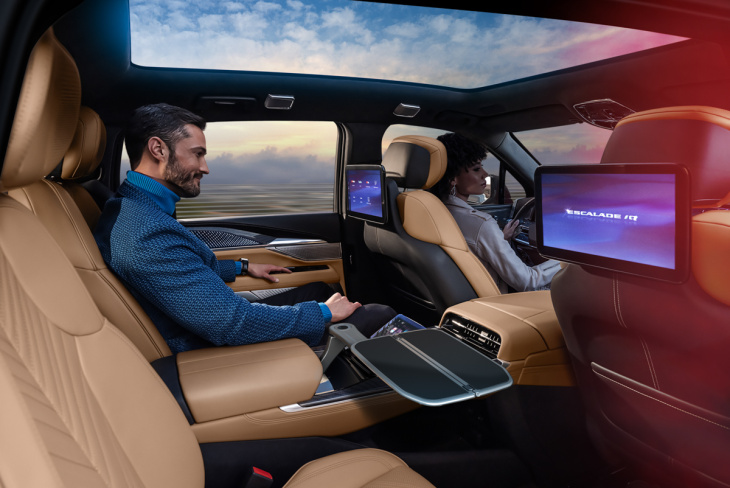 android, cadillac dévoile l’escalade iq 2025