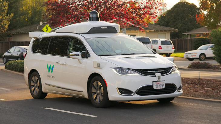 états-unis: feu vert pour les premiers taxi autonomes à san francisco