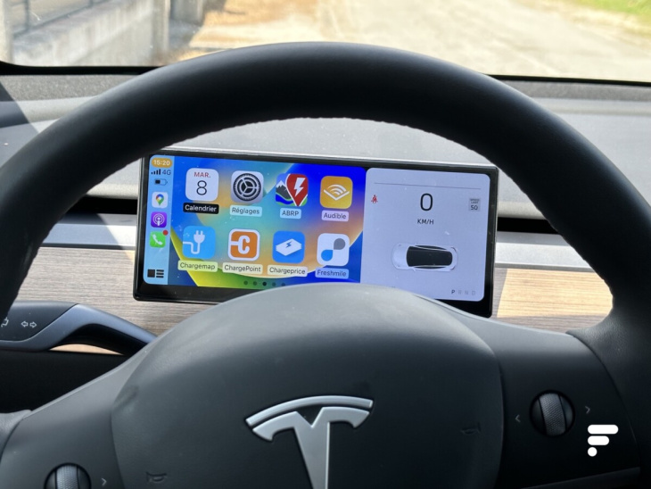 On améliore les Tesla Model 3 et Y : ajout d’un écran compatible CarPlay et Android Auto