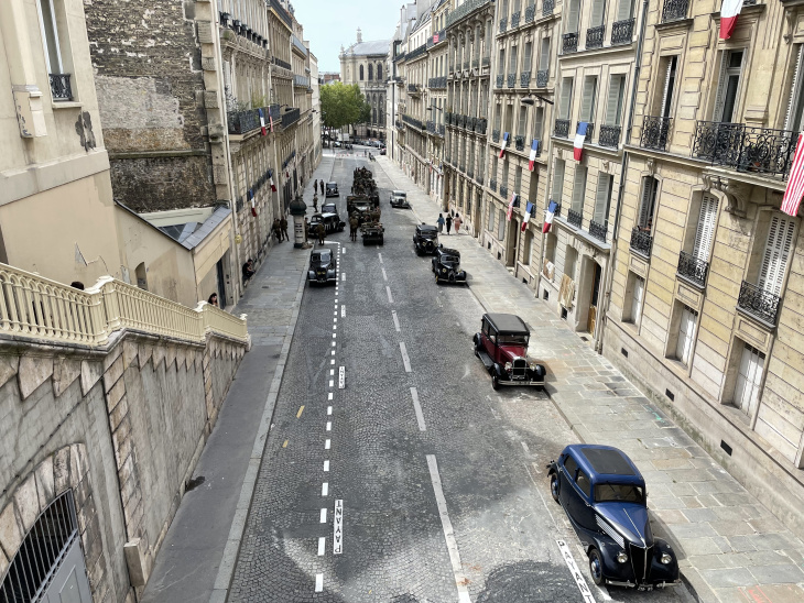 Pourquoi un quartier de Paris se retrouve envahi de très vieilles voitures