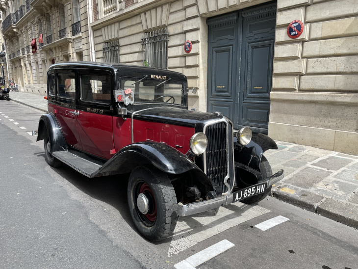 paris, pourquoi un quartier de paris se retrouve envahi de très vieilles voitures