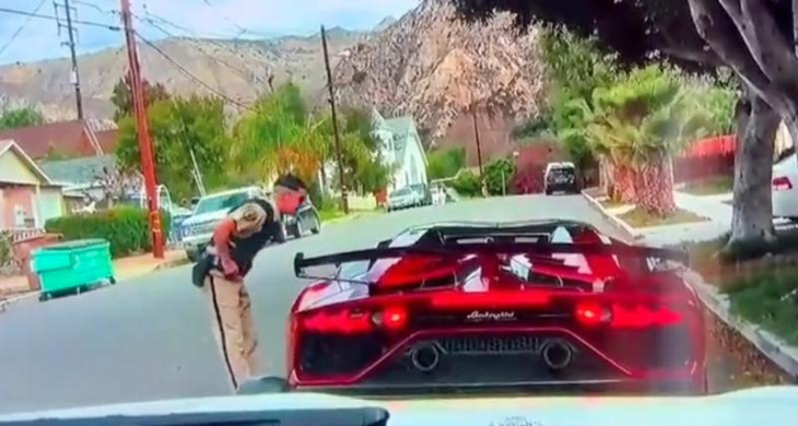 VIDEO - Ce policier a le droit à une grosse surprise en contrôlant une Lamborghini