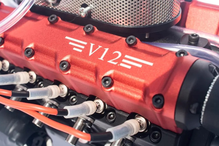 Des moteurs V8 et V12 toujours vendus après 2035