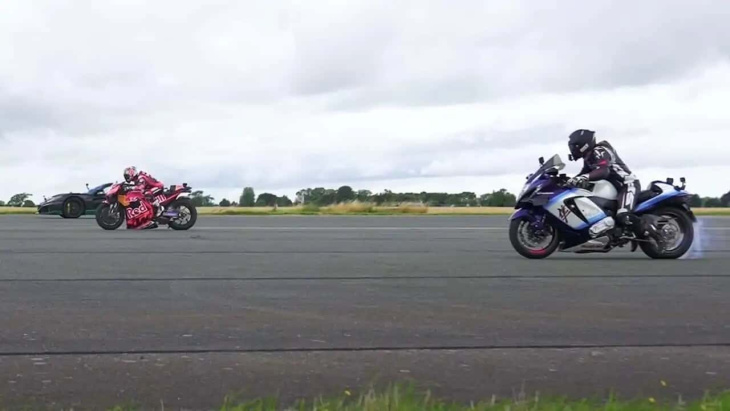 Regardez la Rimac Nevera affronter une MotoGP et la Suzuki Hayabusa suralimentée
