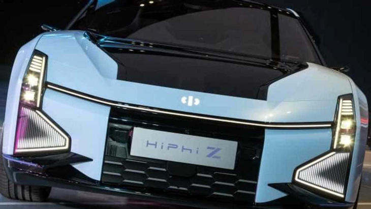 Les Human Horizons mettent au défie la Porsche Taycan GTS Sport Turismo et la BMW iX M60.