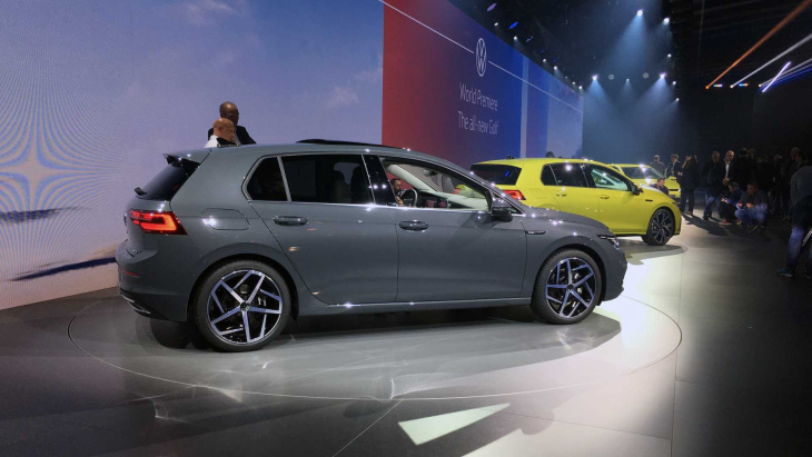 La Volkswagen Passat 2024 fait ses débuts avec des dimensions revues et 268 chevaux