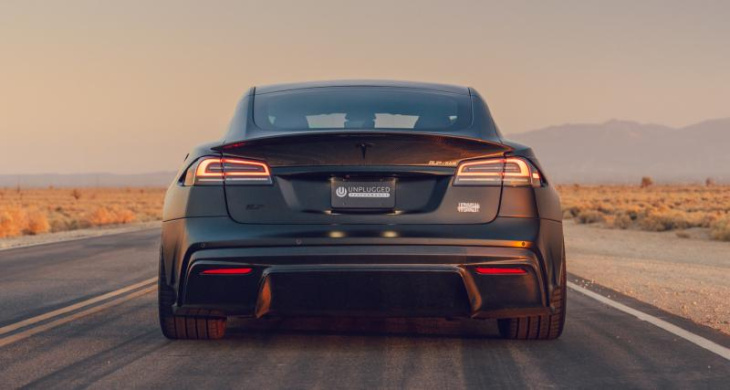 Largement modifiée par un préparateur, cette Tesla Model S Plaid devient un véritable monstre