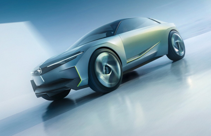 Des hologrammes à la place d’écrans : Opel sort le grand jeu technologique sur son dernier concept électrique