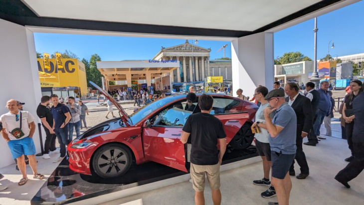 La nouvelle Tesla Model 3 crée des bouchons au salon de Munich