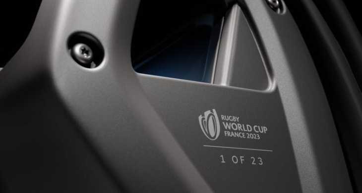 land rover fête l’ouverture de la coupe du monde de rugby avec une édition spéciale du defender