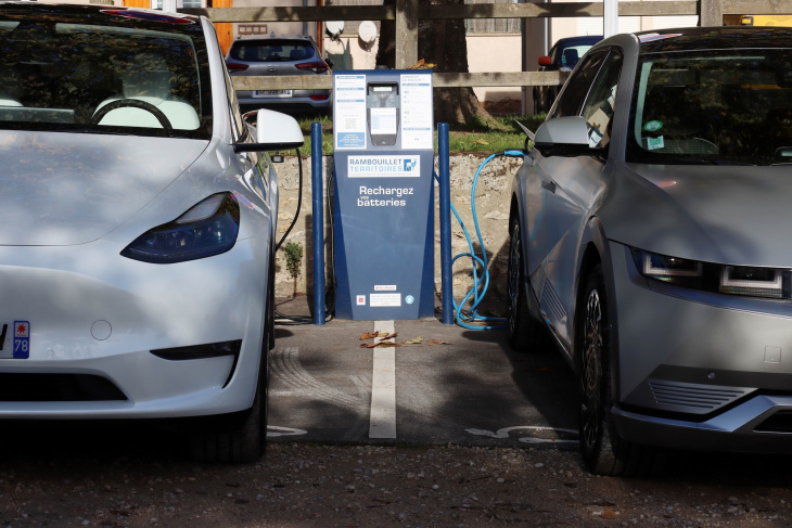 batteries lithium-ion, pourquoi le prix des voitures électriques devrait baisser