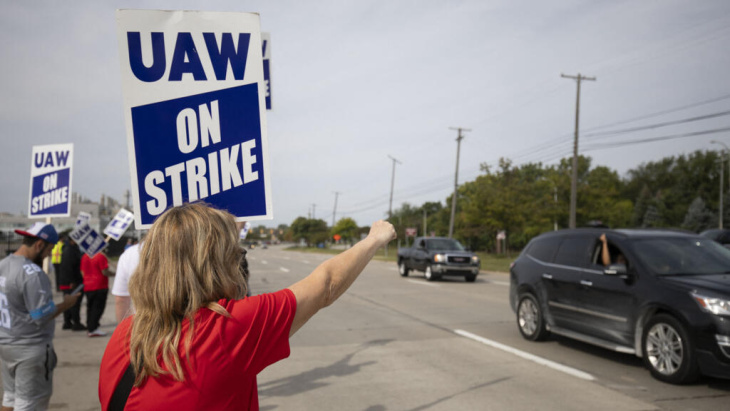 états-unis: la grève dans le secteur automobile se politise