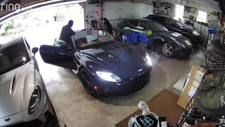 VIDEO - Il se fait arracher son Aston Martin dans son garage