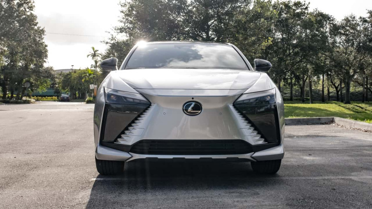 Lexus dévoilera en octobre un nouveau concept de véhicule électrique