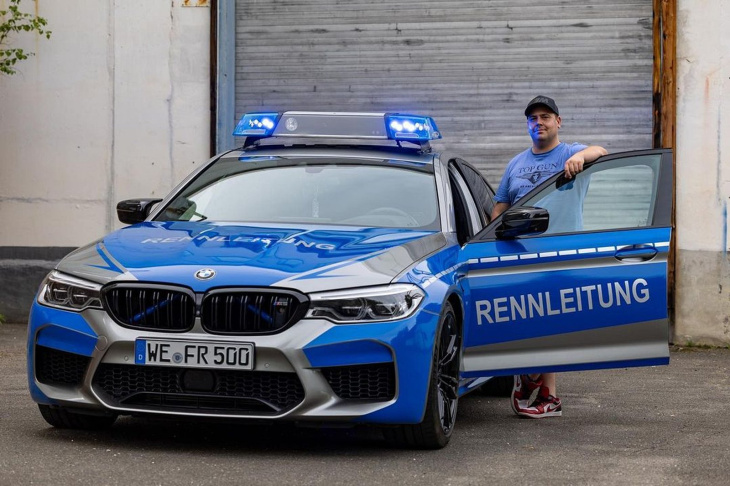 Il transforme sa BMW M5 Competition en voiture de police