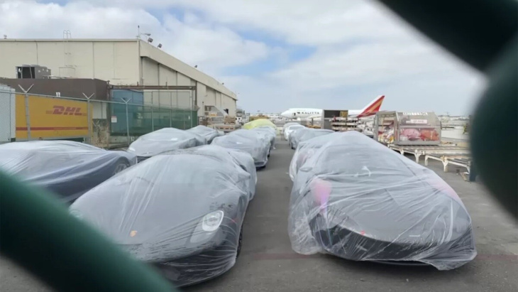 Une étrange collection d’hypercars est retrouvée dans un aéroport