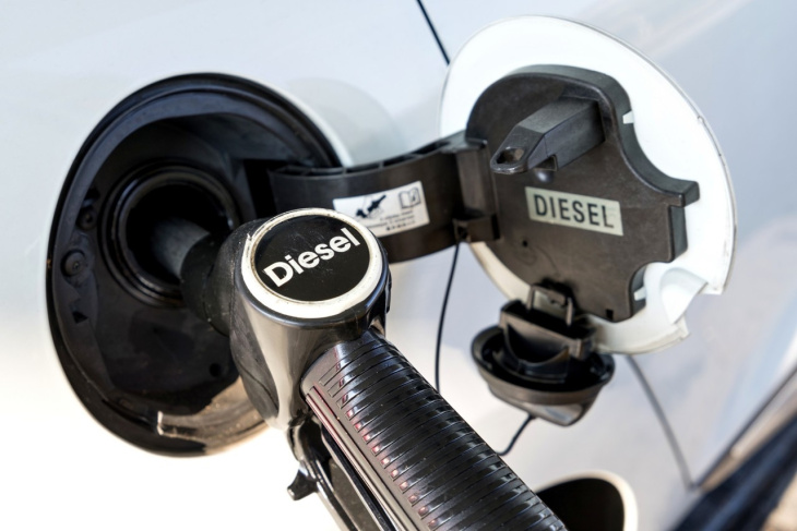 prix, diesel, voitures électriques, voitures d'occasion : les prix des électriques chutent, ceux des diesels augmentent
