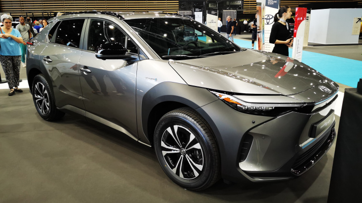 Toyota BZ4X : coup d'essai dans l'électrique - Vidéo en direct du salon de Lyon 2023