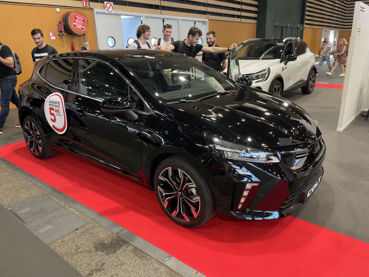 Nouvelle Mitsubishi Colt - Armée comme une Renault Clio - Vidéo en direct du salon de Lyon 2023