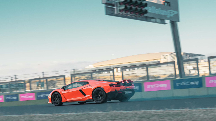 Lamborghini teste la Revuelto V12 sur la piste de Vallelunga