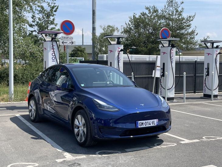 Les voitures électriques progressent encore en France