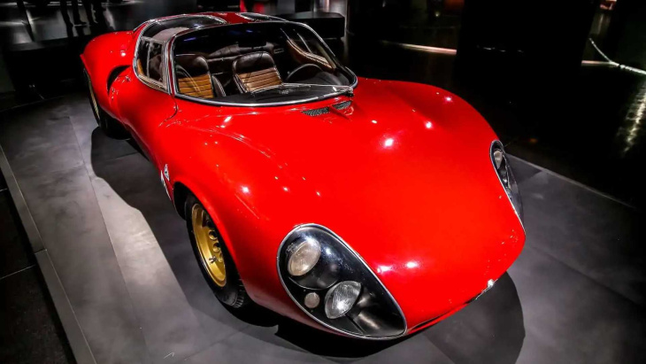 Le designer de l'Alfa Romeo 33 Stradale vous fait découvrir sa supercar