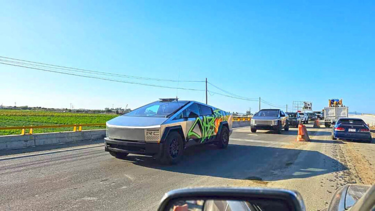 Vidéo : Tesla vante son Cybertruck tout-terrain sur une route désespérément plate