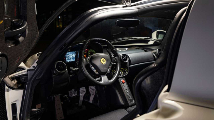 Ferrari Enzo : la supercar au look de F1