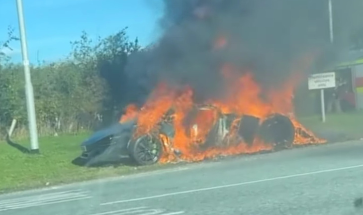 VIDEO - Une McLaren Artura prend feu au Royaume-Uni