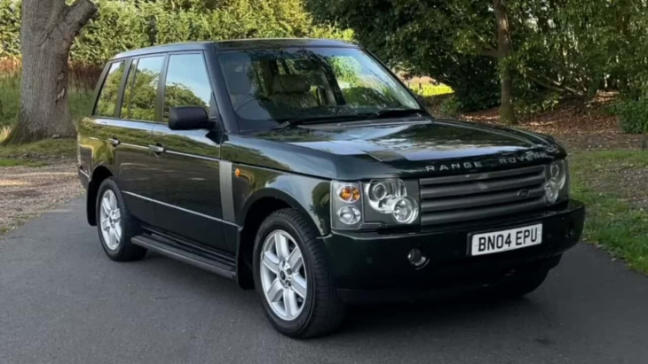 Le Land Rover Range Rover 2004 de la reine Élisabeth II est mise aux enchères. 